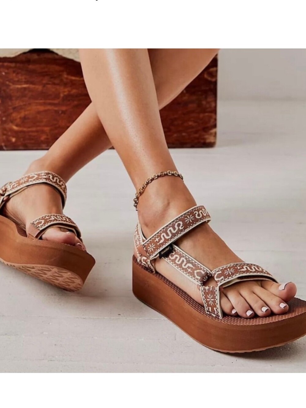 Teva Platform Sandals Boho Flatform Universal Bandana Lion New 9